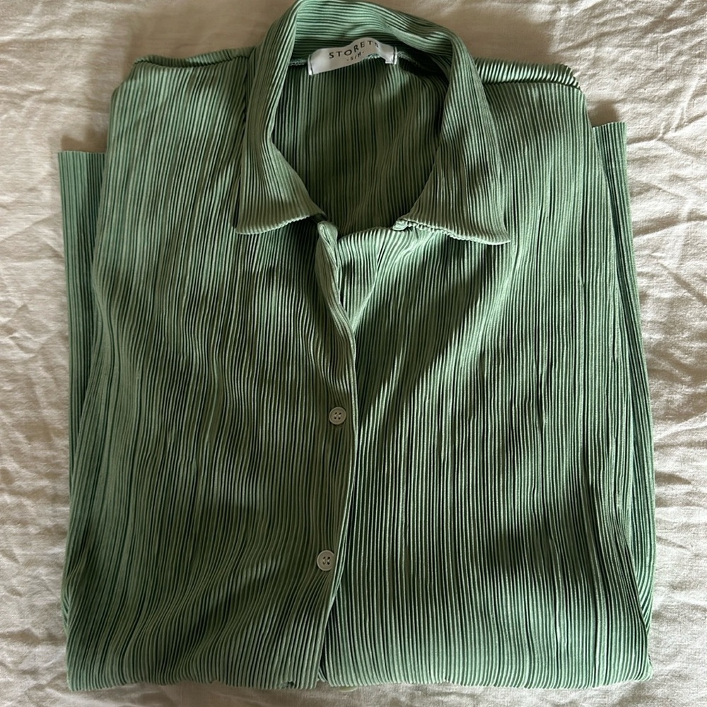 Green button down